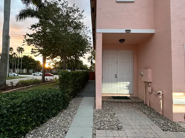 6351 Landings Way, Tamarac, FL 33321