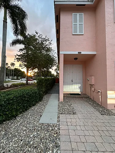 6351 Landings Way Photo 1