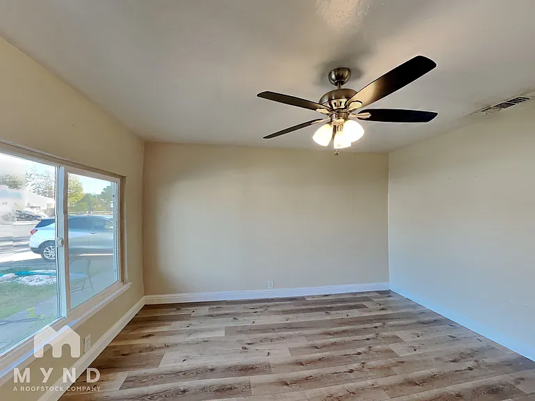 1852 Grand Ave — Photo 4