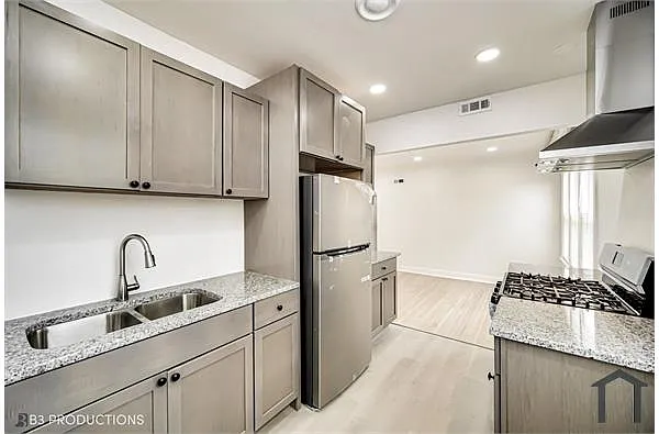 Building Photo - 8524 S Oglesby Ave