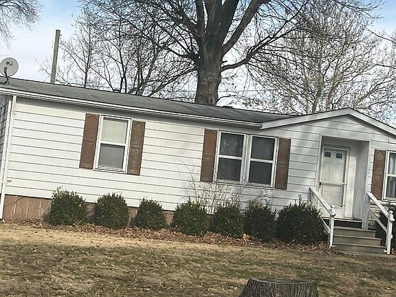 3rd image of 4911 Hills St