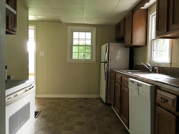 4th image of 1602 McCroskey Ave