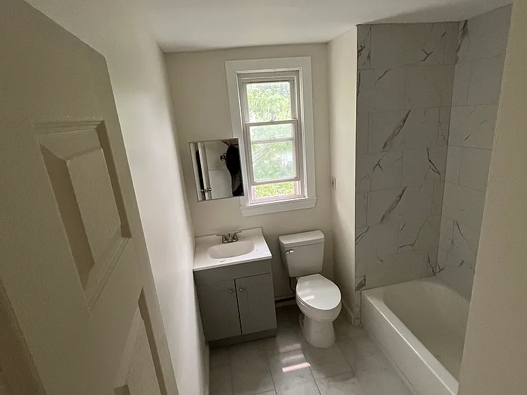 727 5th Ave #2 — Photo 3