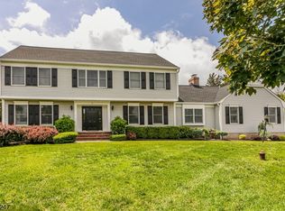 5 Oak Ridge Dr, Belle Mead, NJ 08502