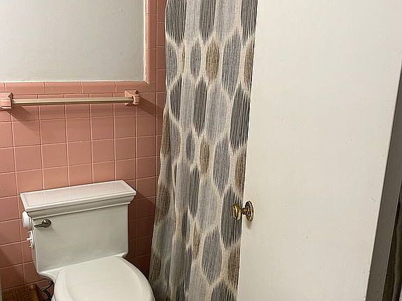 4th image of 3252 Wisteria Ave