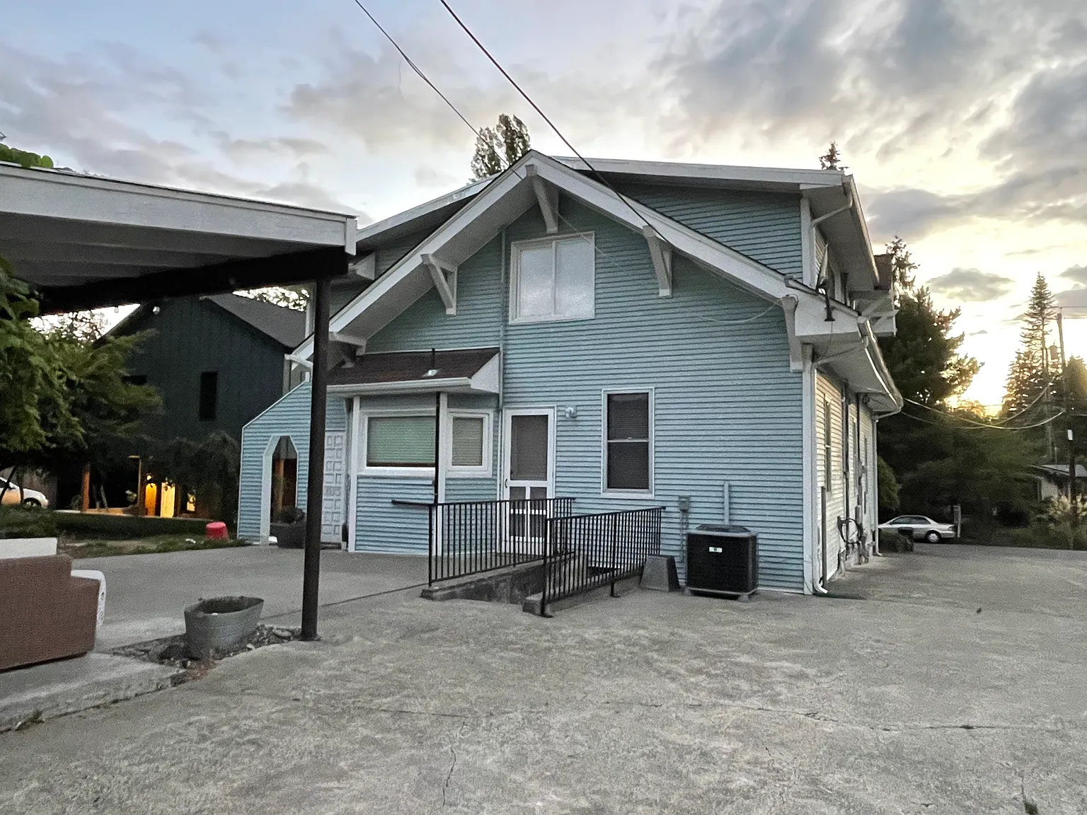 4 bed, 2.5 bath, 1966 sqft, $2,850 — Photo 2