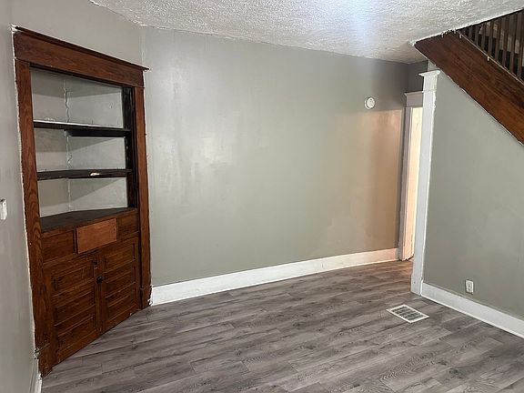 4th image of 27 & 29 E Raymond St #3B-2BA-1120SQFT