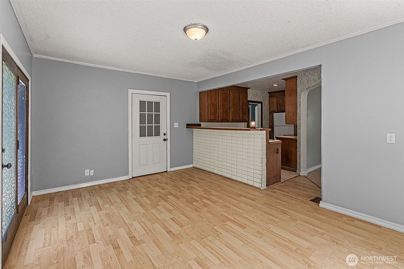 3rd image of 9059 Carkeek Drive S