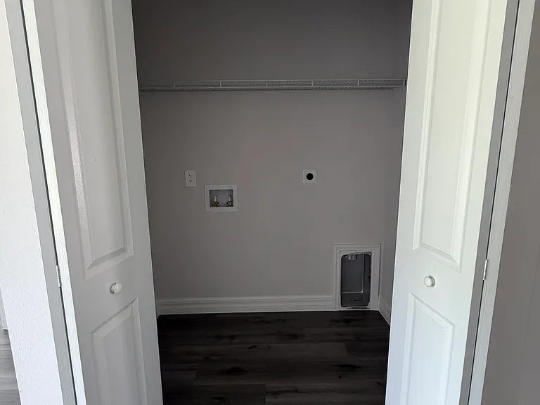Area for washer/dryer unit