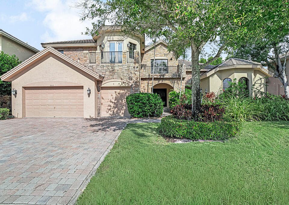 1st image of 10513 Versailles Boulevard