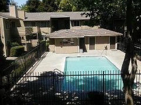 3rd image of 504 Northbank Ct APT 74