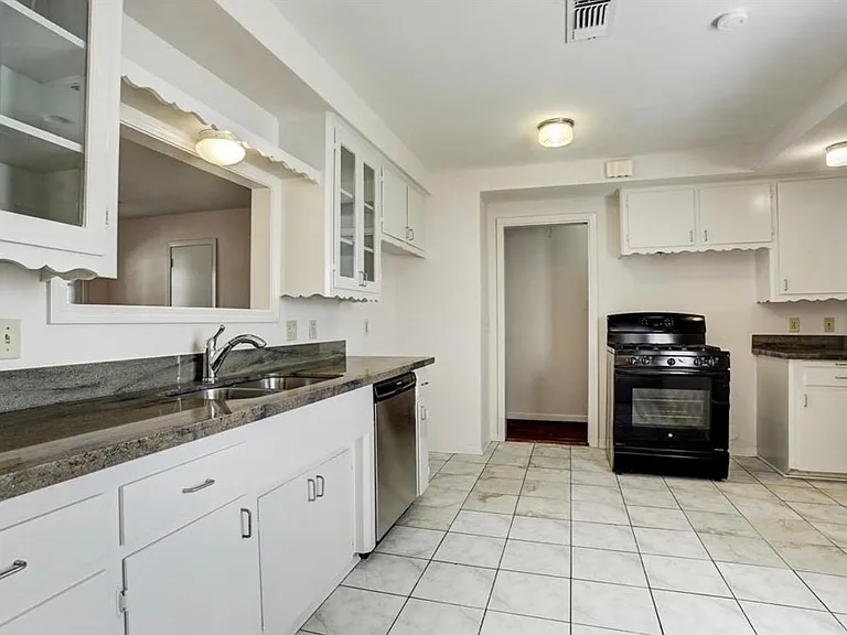 5615 Arboles Dr — Photo 2