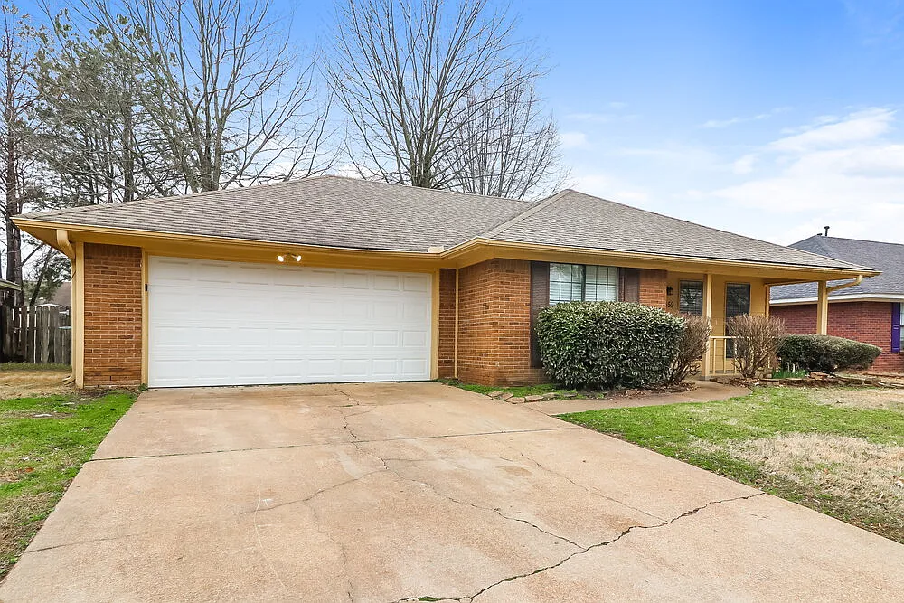 3 bed, 2.0 bath, 1300 sqft, $1,750 — Photo 3