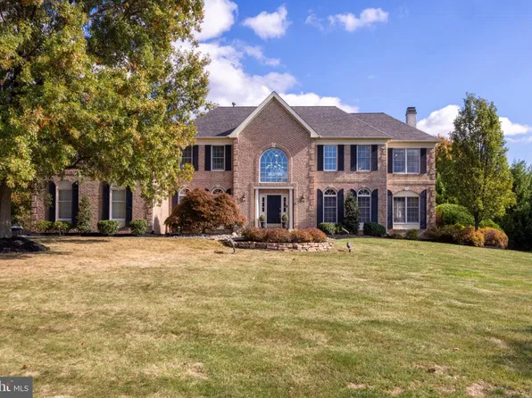 2068 Silverwood Dr, Newtown, PA 18940
