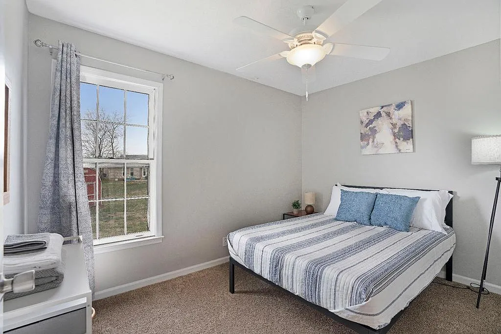 3 bed, $2,978 — Photo 3