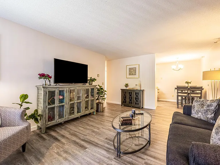 Carriage Oaks Apartments — Photo 6
