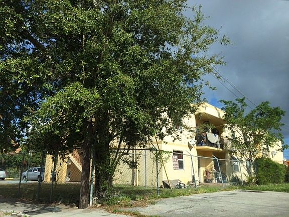 4th image of 2721 NW 23rd Ct APT 9