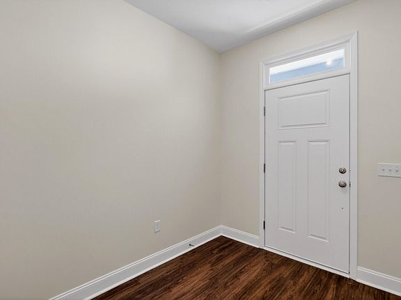 4th image of 992 Theodore Rd