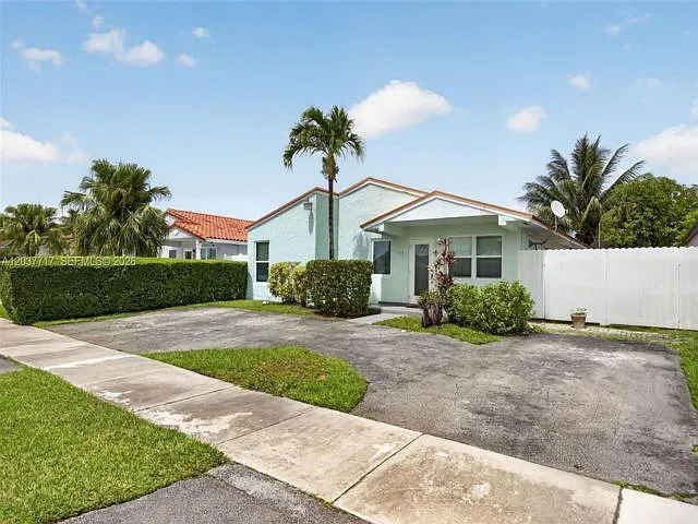 4 bed, 3.0 bath, 1802 sqft, $3,850 — Photo 2