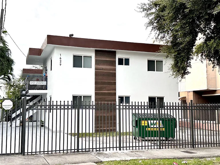1629 SW 3rd St #5 — Photo 2