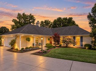 890 Lookout Point Dr, Columbus, OH 43235