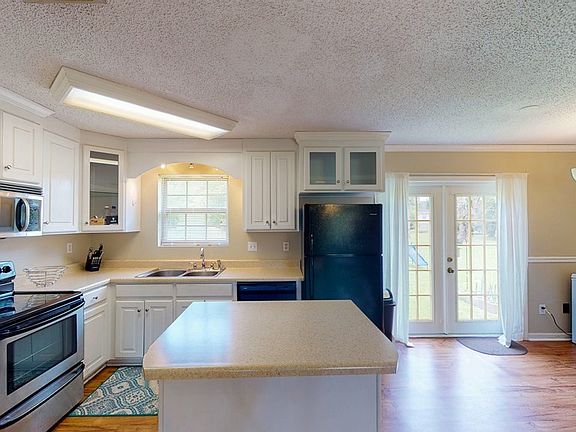 5th image of 194 Drury Ln