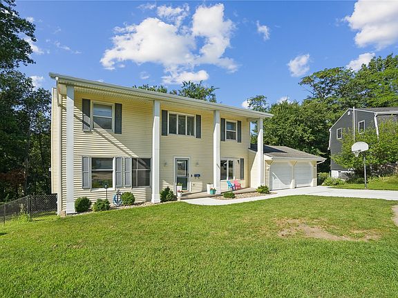 3rd image of 3101 Blue Ridge Ct NE