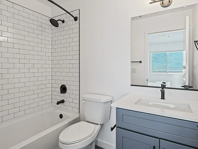 Earll 6 Townhomes — Photo 8