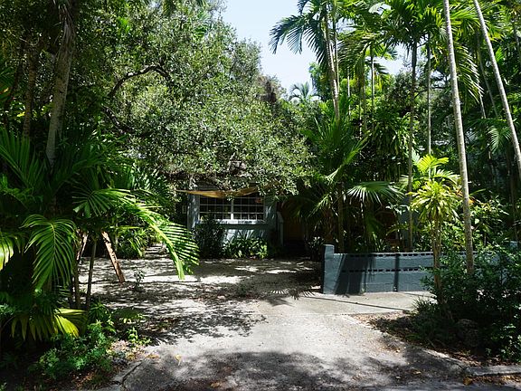 4th image of 2271 Tequesta Ln
