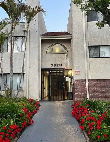 7320 Hazeltine Avenue (5295) Photo 1