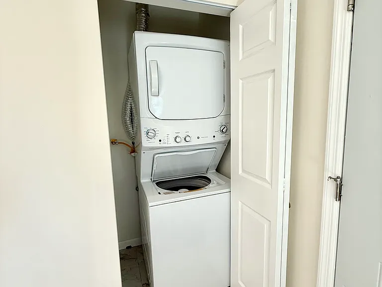14606 Gilmore St #5 — Photo 7