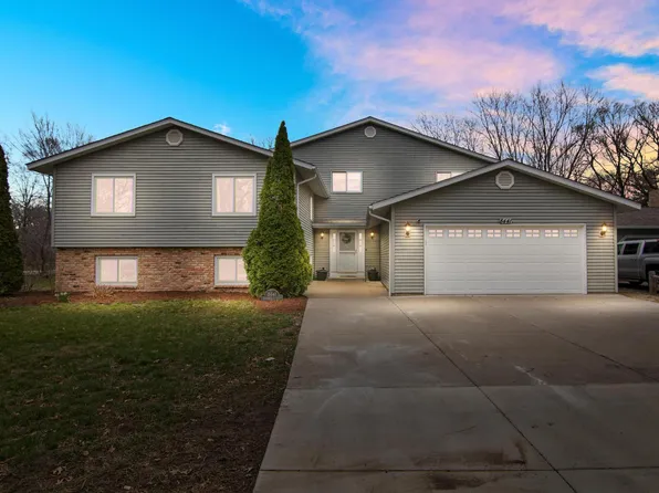 8441 Pleasant View Dr, Mounds View, MN 55112