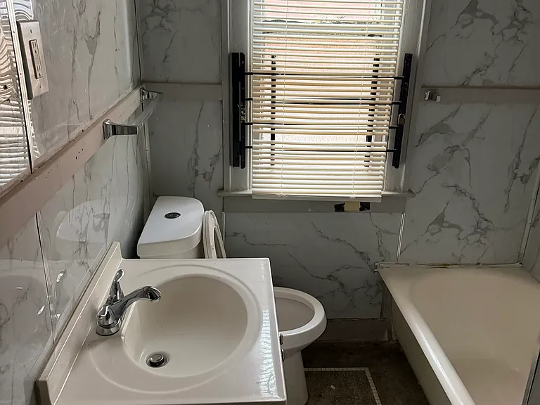 12238 Washburn Ave — Photo 10