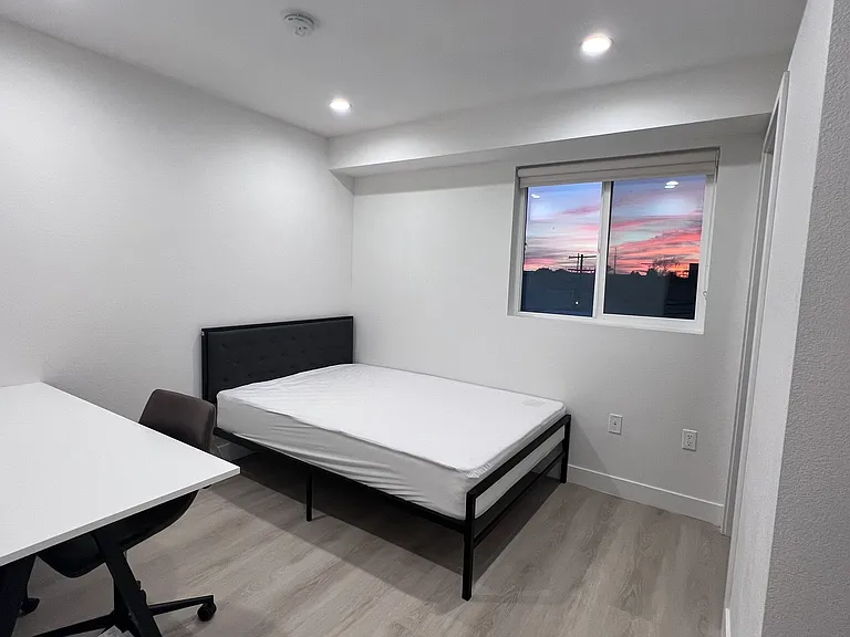 1224 W 37th Pl — Photo 78
