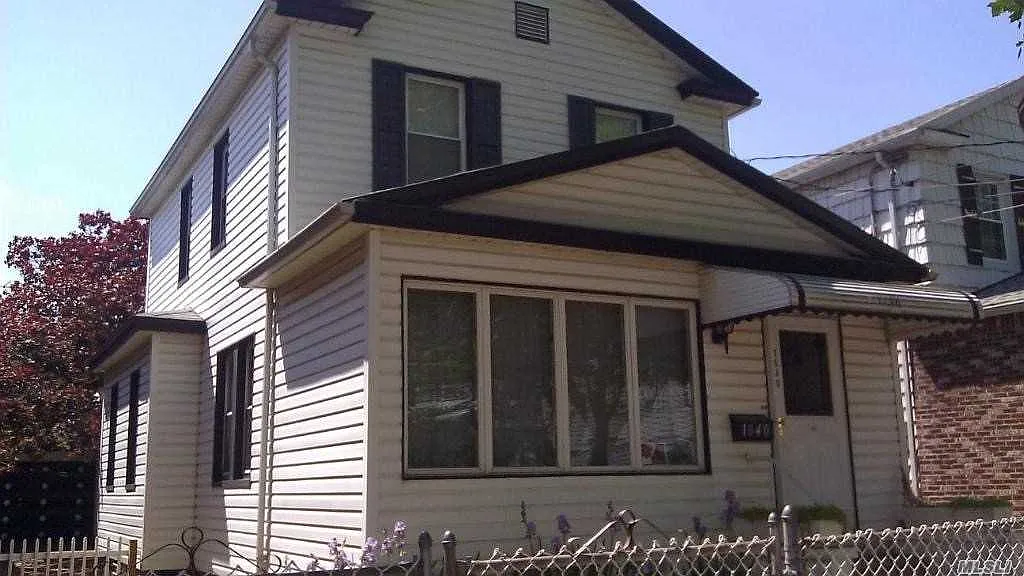 1640 E 52nd St photo 1