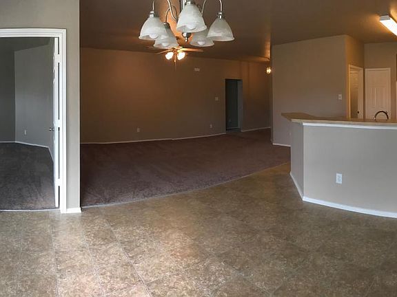 5th image of 2713 Mockingbird St
