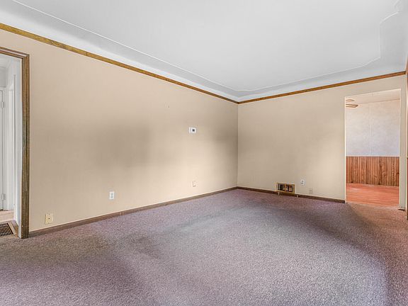 5th image of 3189 Stratford Dr SW