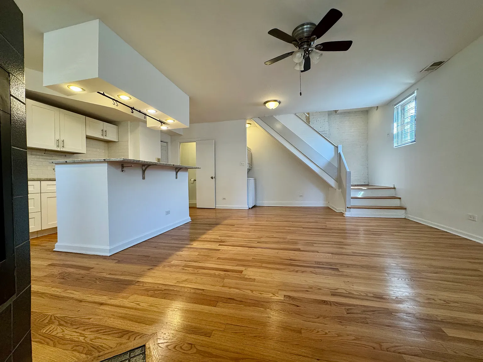 2 bed, 1.5 bath, 1200 sqft, $2,995 — Photo 1