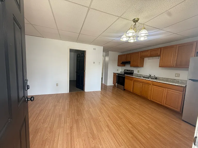 400 N Main St #2 — Photo 2