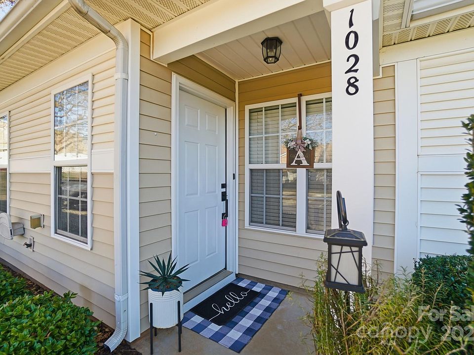 1st image of 1028 Duncan Chase Ln