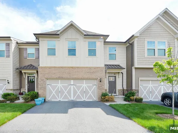 27 Winfield Dr #903, Woodcliff Lake, NJ 07677