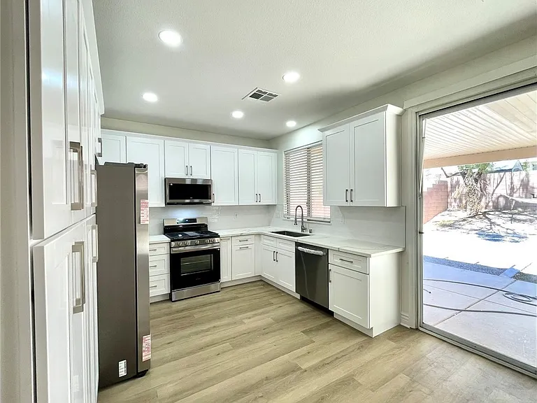 10546 Big Mill Ct — Photo 12