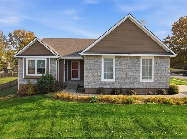 1009 SW Blazing Star Dr, Lees Summit, MO 64081