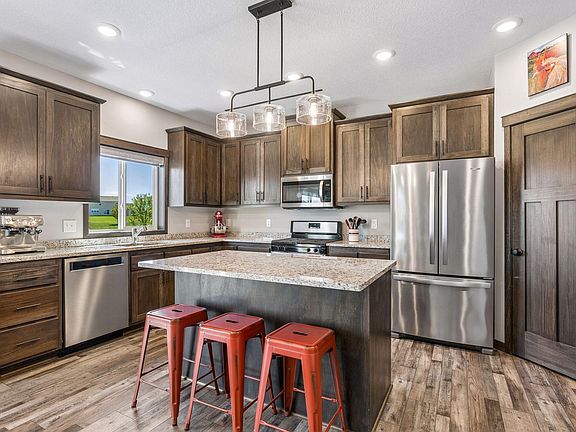4th image of 7554 Odell Ln NE