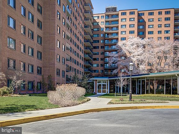 3rd image of 4201 Cathedral Ave NW APT 503W