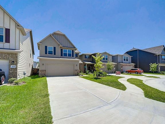3rd image of 15843 Sunny Stone Dr