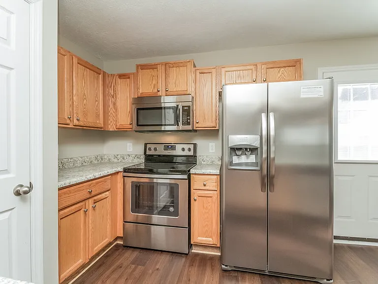 1449 Westview Dr — Photo 7