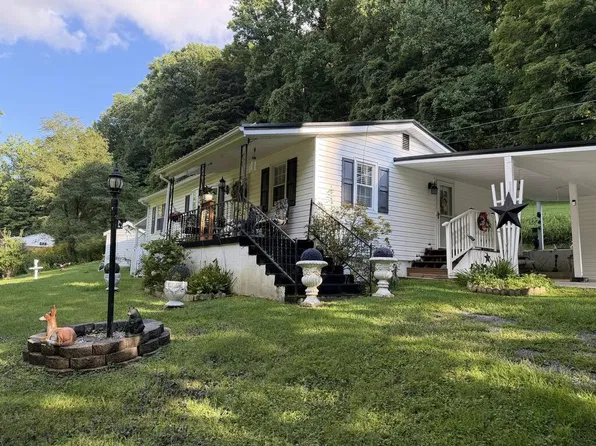 2774 Wardell Rd, Pounding Mill, VA 24637