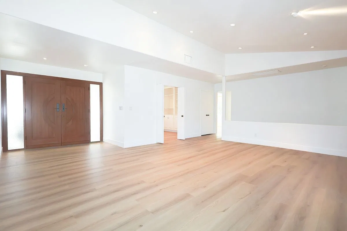 3 bed, 2.0 bath, 2067 sqft, $6,995 — Photo 3