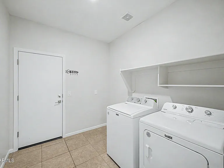 17865 W Daley Ln — Photo 25